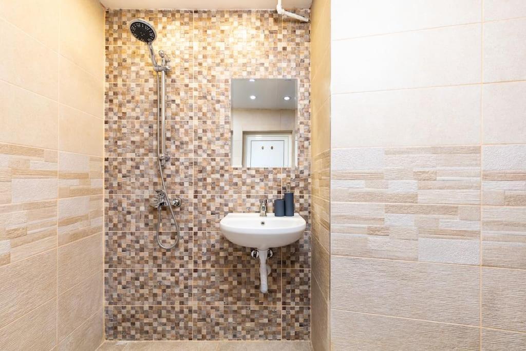 Modern 1Br Apartment With Private Garden Top Center Plovdiv Extérieur photo